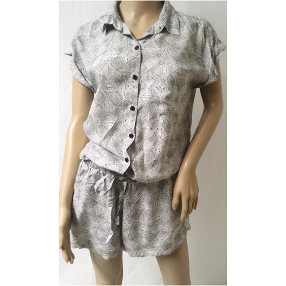 Old Navy Pants - Old Navy Black & White Romper Size M Old Navy Pants - Old Navy Black & White Romper Size M